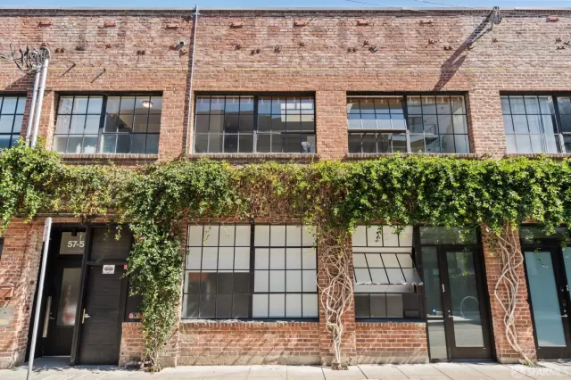 MLS: 425000162 Condo For Sale