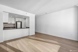 Photo #6: 425000198 Listing