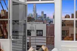 Photo #5: 425000800 Listing