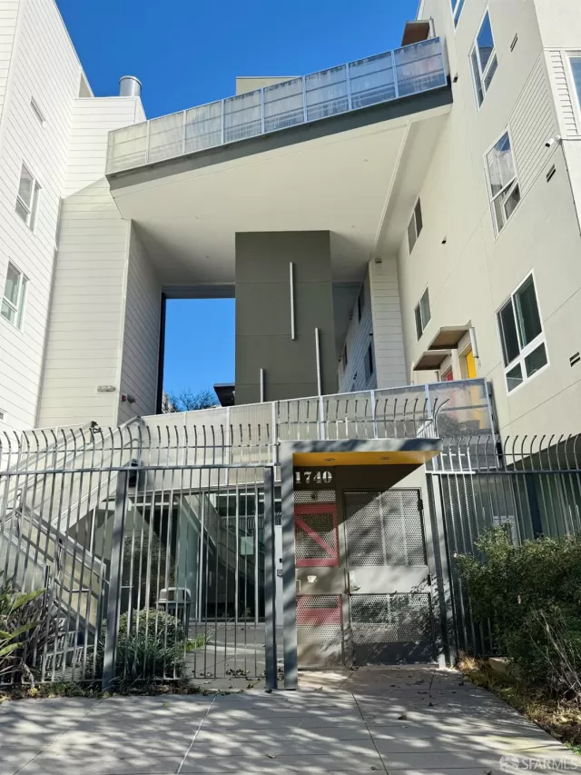 MLS: 425001042 Condo For Sale