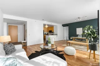 Photo #3: 425001344 Listing