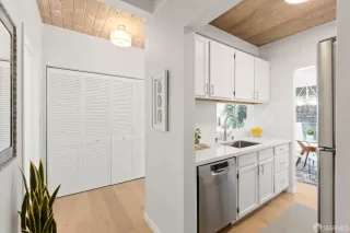 Photo #2: 425001757 Listing