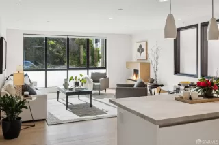 Photo #1: 425001765 Listing 