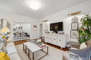 Photo #3: 425001799 Listing 