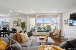 Photo #4: 425001816 Listing