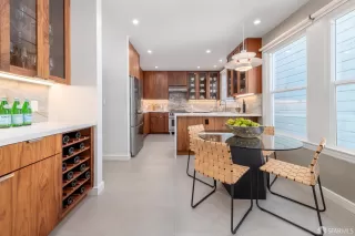 Photo #4: 425002127 Listing