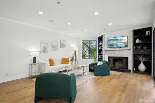 Photo #2: 425002801 Listing 