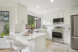 Photo #5: 425002801 Listing 