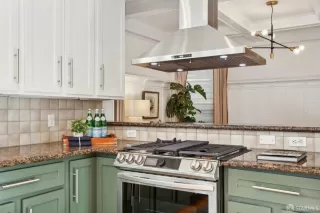 Photo #5: 425002896 Listing