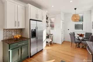 Photo #6: 425002896 Listing