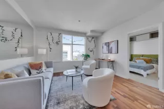 Photo #4: 425002967 Listing