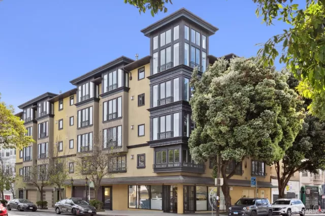 MLS: 425003306 Condo For Sale