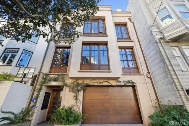 MLS: 425003753 Condo For Sale