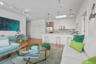 Photo #5: 425003981 Listing