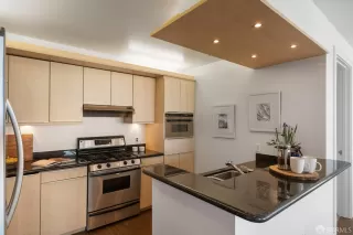 Photo #5: 425004080 Listing 