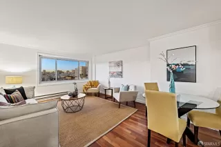 Photo #2: 425005331 Listing