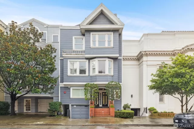 MLS: 425006334 Condo For Sale