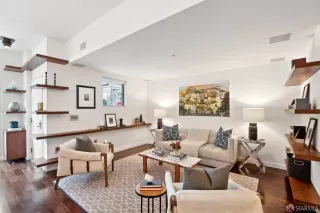 Photo #4: 425007553 Listing 