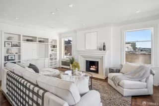 Photo #4: 425007618 Listing