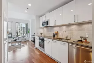 Photo #6: 425008529 Listing 