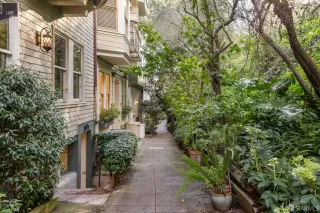 Photo #3: 425009958 Listing