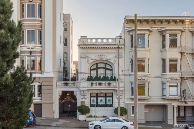 MLS: 425010464 Condo For Sale