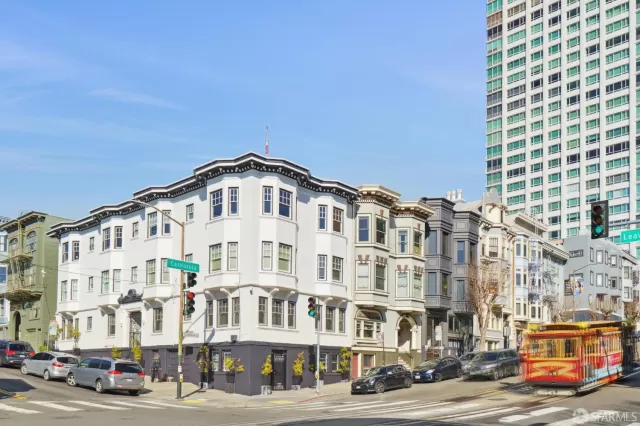 MLS: 425010510 Condo For Sale