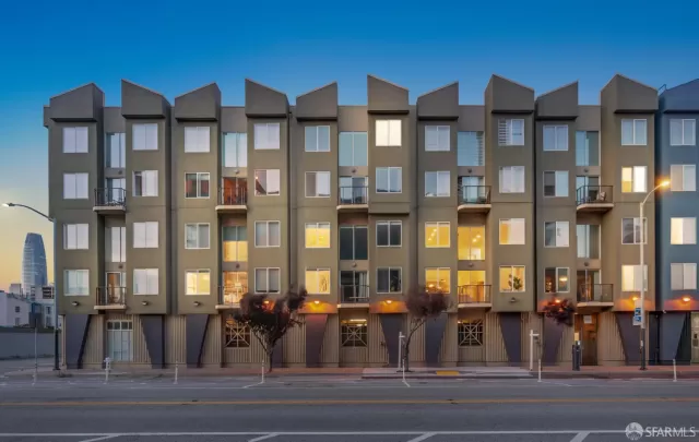 MLS: 425010512 Condo For Sale