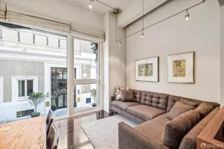 Photo #4: 425011178 Listing