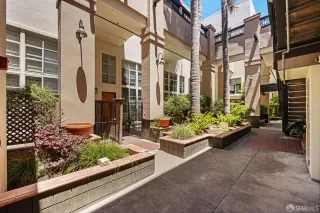 Photo #5: 425011589 Listing 