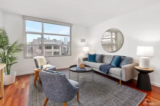 Photo #1: 425011952 Listing