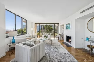 Photo #5: 425012231 Listing