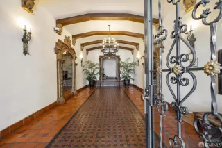 Photo #2: 425014129 Listing