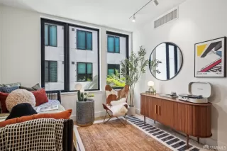 Photo #2: 425014260 Listing