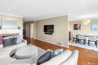 Photo #4: 425014749 Listing