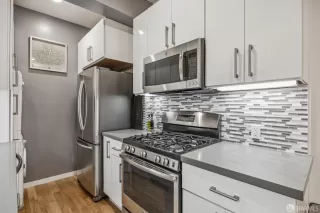 Photo #2: 425015477 Listing