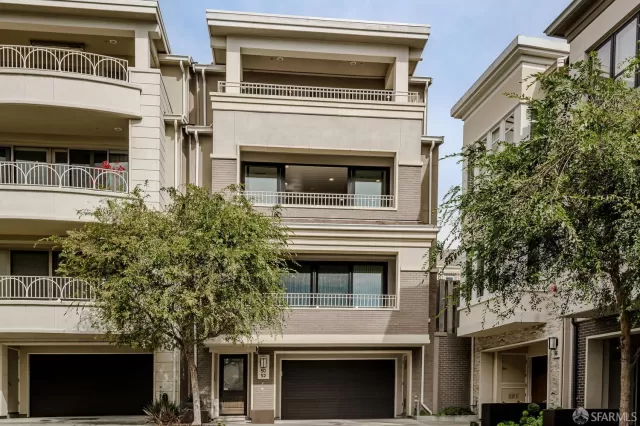 MLS: 425015592 Condo For Sale