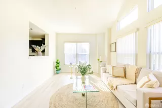 Photo #5: 425015614 Listing