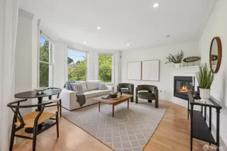 Photo #4: 425015626 Listing 