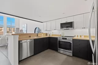 Photo #5: 425015747 Listing