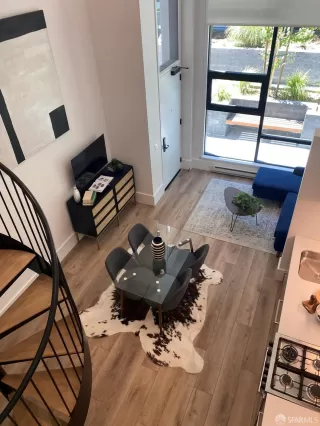 Photo #2: 425015777 Listing