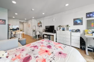 Photo #5: 425015990 Listing