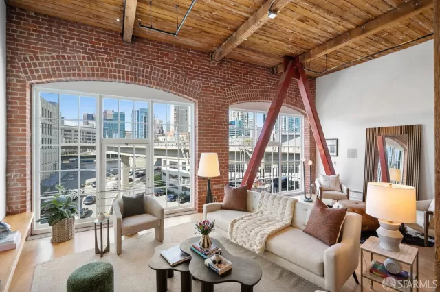 MLS: 425016391 Condo For Sale