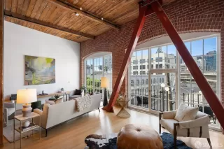 Photo #2: 425016391 Listing