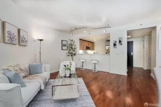 Photo #5: 425016931 Listing