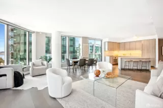 Photo #1: 425017359 Listing 