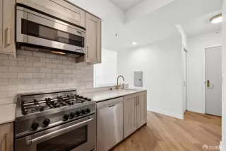 Photo #4: 425018259 Listing 