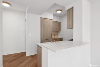 Photo #5: 425018259 Listing 