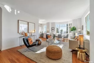 Photo #2: 425018380 Listing 