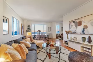 Photo #4: 425018382 Listing 